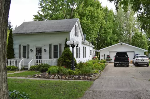 6150 Becker, Saginaw, MI 48601