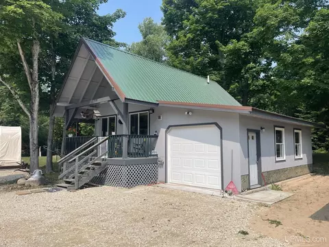 3900 W Us Highway 2, Gulliver, MI 49840