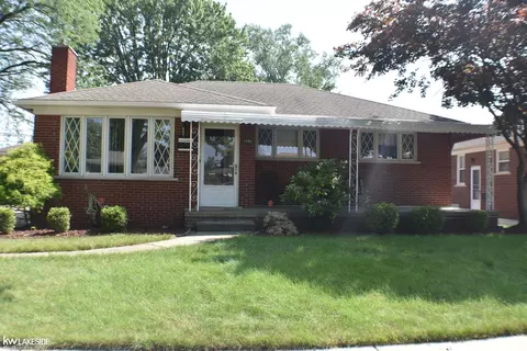 8480 Menge, Center Line, MI 48015