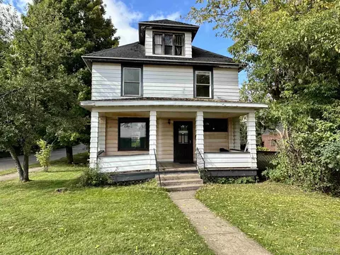 320 W Canda, Ishpeming, MI 49849