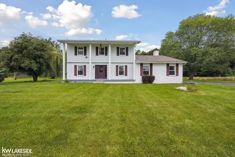 5925 N Clyde, Howell, MI 48855