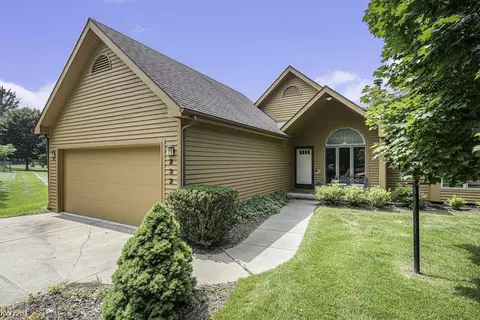 232 Glenwood, Fenton, MI 48430