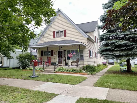 1410 N 16th, Escanaba, MI 49829