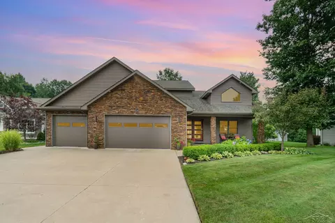 8 Pinehaven, Midland, MI 48642