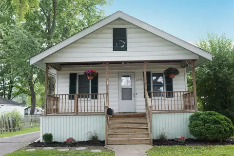 2206 N Clinton, Saginaw, MI 48602
