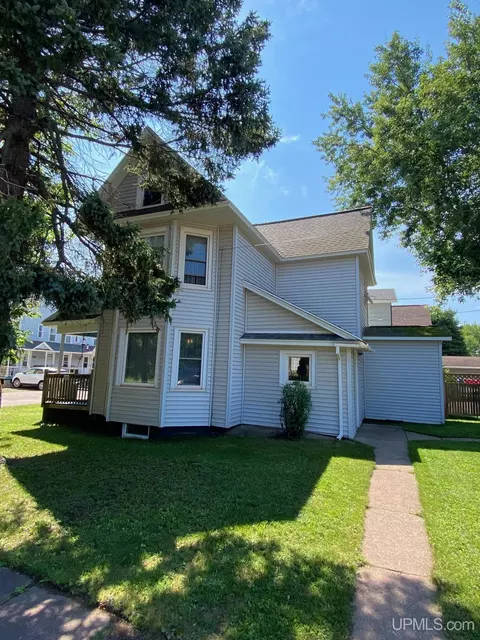 100 Cole, Negaunee, MI 49866