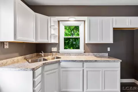 670 Lenawee, Adrian, MI 49221 photo 13