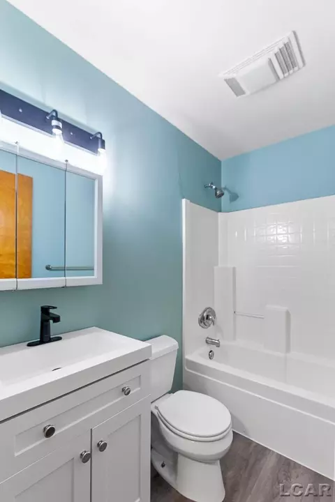 670 Lenawee, Adrian, MI 49221 photo 20