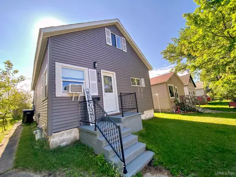 515 N 11th, Gladstone, MI 49837