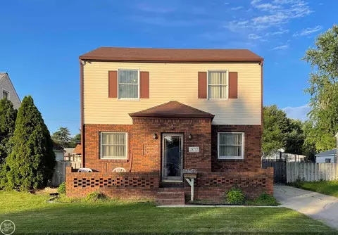 28732 Victor, Roseville, MI 48066