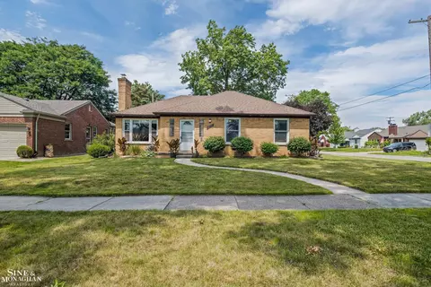 19751 E Kings, Grosse Pointe Woods, MI 48236