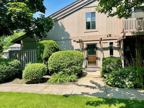 6206 Fairway Pnes # 3, Bay City, MI 48706