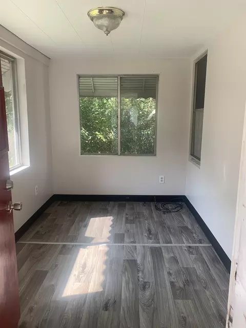 917 Stocker, Flint, MI 48503 photo 2