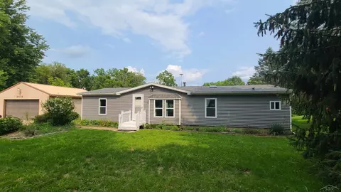8315 Colby Lk, Laingsburg, MI 48848