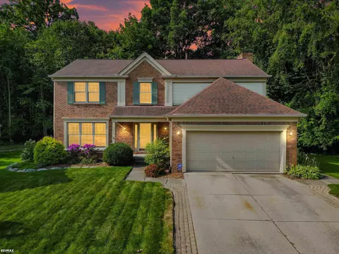 1275 Thames Ct, Rochester Hills, MI 48307