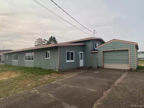 315 And 317 Quail, Gwinn, MI 49841