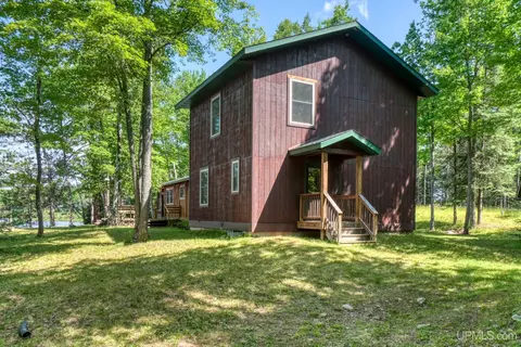 1739 Puffin, Republic, MI 49879