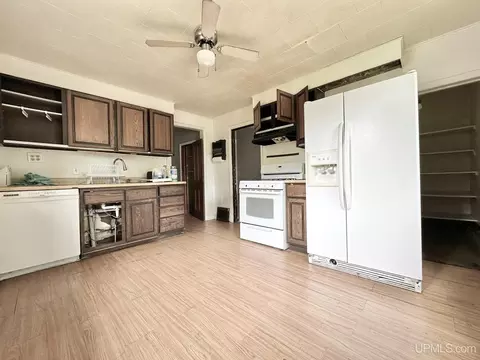 808 E D, Iron Mountain, MI 49801 photo 5