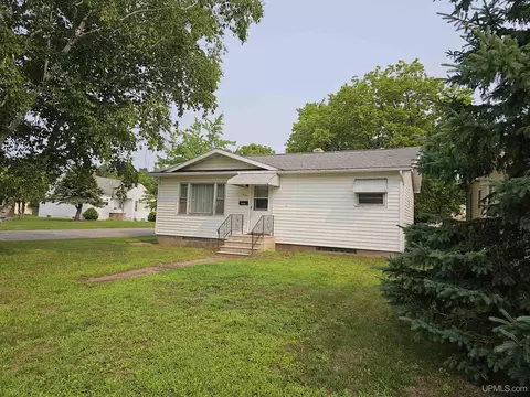 1416 W A, Iron Mountain, MI 49801