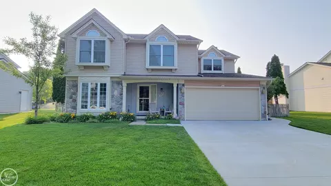 952 S Parkwood, South Lyon, MI 48178