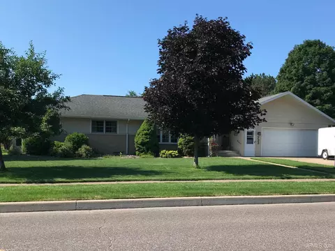 733 Hamilton Ave, Kingsford, MI 49802