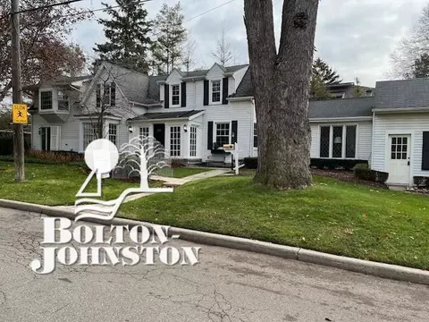 386 Country Clb, Grosse Pointe Farms, MI 48236