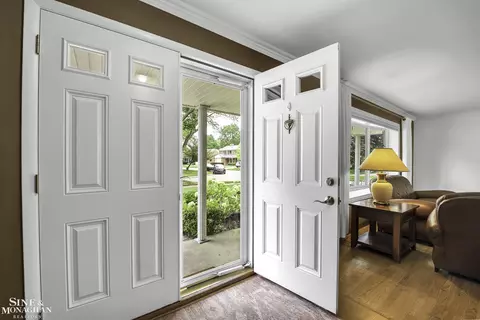 489 Saddle, Grosse Pointe Woods, MI 48236 photo 3
