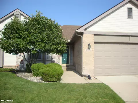 42370 Park Rdg, Clinton Township, MI 48038