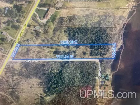1226 N Lake Shr, Gladstone, MI 49837