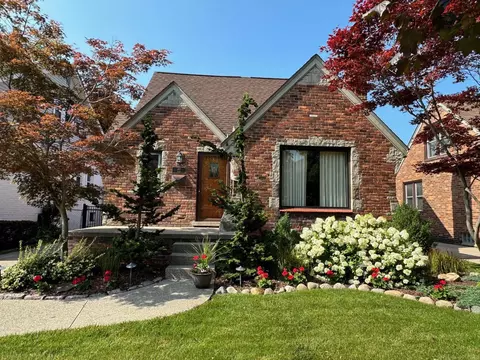 411 Manor, Grosse Pointe Farms, MI 48236