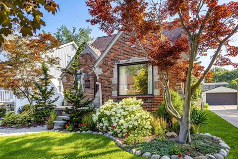 411 Manor, Grosse Pointe Farms, MI 48236 photo 2
