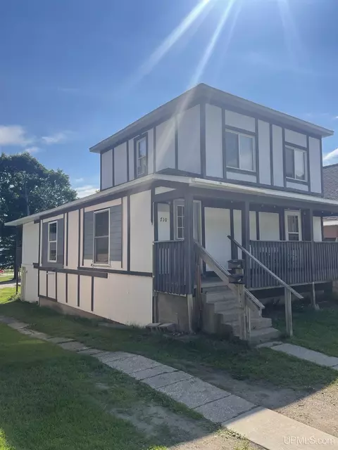 710 W Superior, Munising, MI 49862