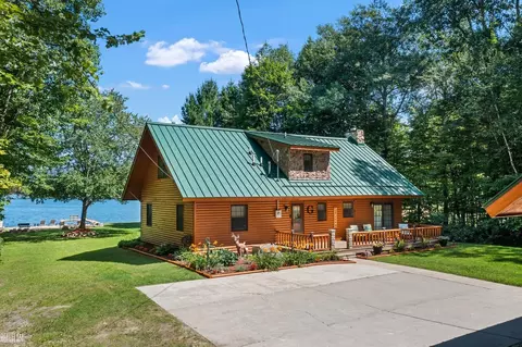 5365 Andrew, Harrison, MI 48625