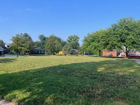 1321 N Renaud, Grosse Pointe Woods, MI 48236