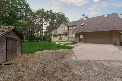 757 Takaramak, Hope, MI 48628