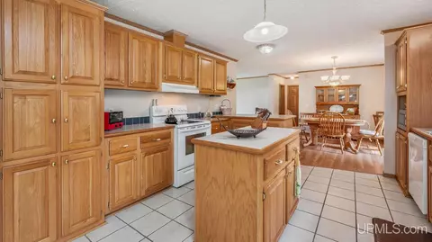 114 Kenneally, Gladstone, MI 49837 photo 10