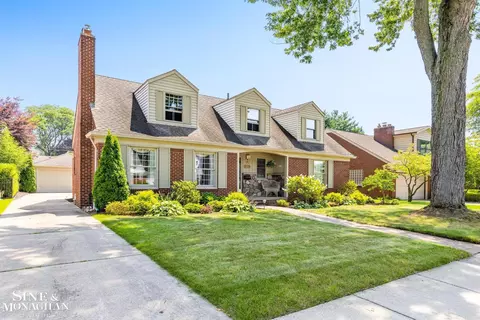 20072 E Ballantyne, Grosse Pointe Woods, MI 48236
