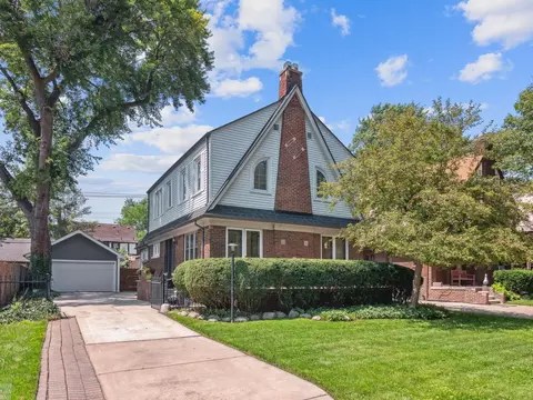 1347 Grayton, Grosse Pointe Park, MI 48230