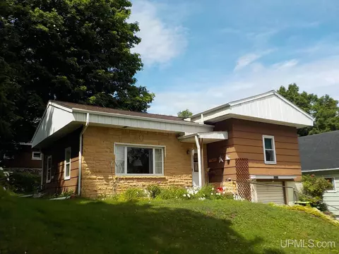 221 N 7th, Iron River, MI 49935