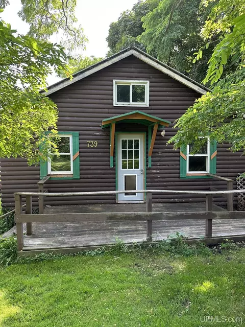 739 W Blf, Marquette, MI 49855