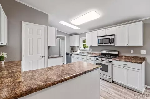1053 Laberdee, Adrian, MI 49221 photo 12