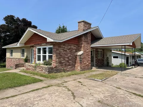 102 W Fall, L'anse, MI 49946