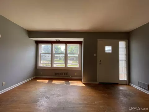 102 W Fall, L'anse, MI 49946 photo 4