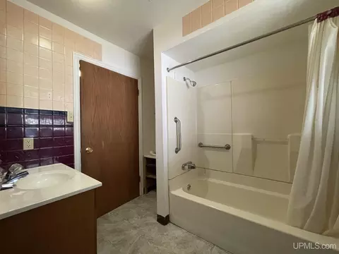102 W Fall, L'anse, MI 49946 photo 16