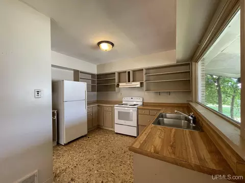 102 W Fall, L'anse, MI 49946 photo 10