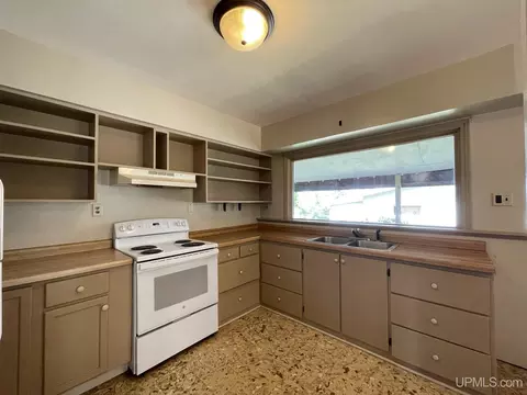 102 W Fall, L'anse, MI 49946 photo 8