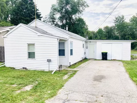225 Rhodes, Pinconning, MI 48650