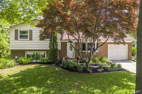 8736 Douglas, Temperance, MI 48182