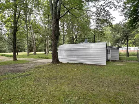 211 E Clarence, Harrison, MI 48625 photo 22