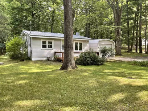 211 E Clarence, Harrison, MI 48625 photo 2